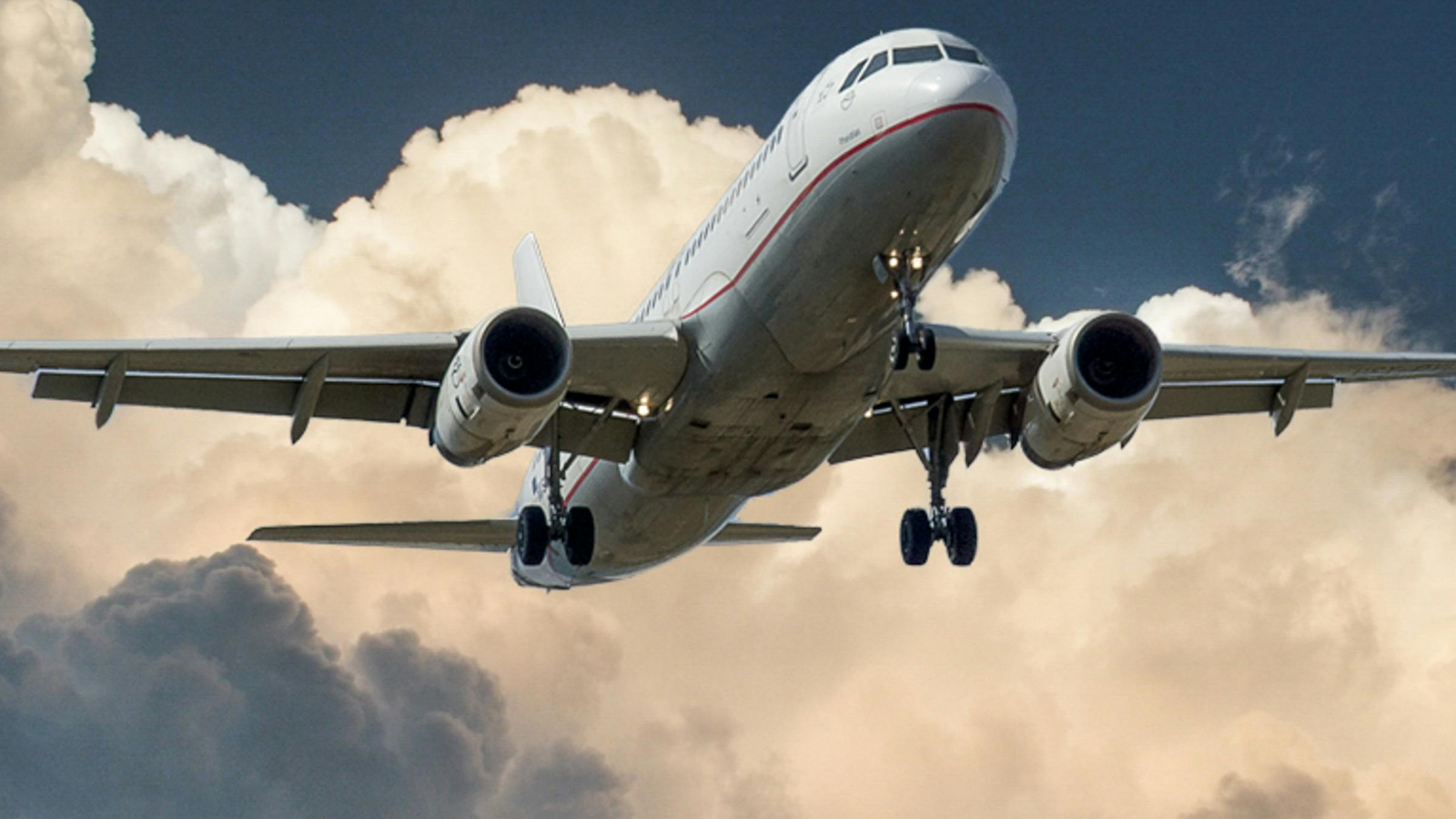 11 Quick Ways to Reach Air Canada Customer Services via Phone Number, Email & Live Chat and other Options